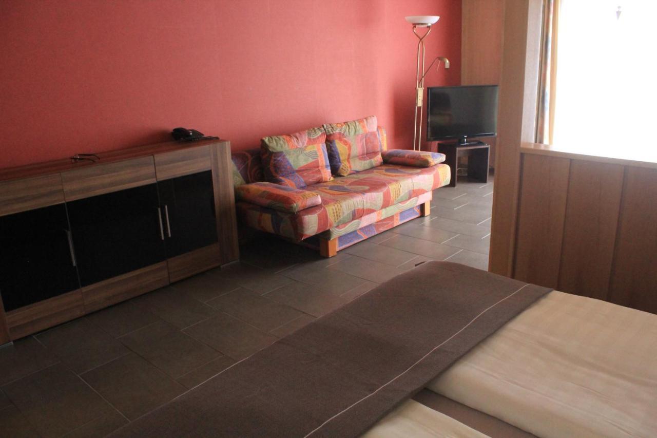 Haus Schieferstein Hotel Dahlem  ภายนอก รูปภาพ