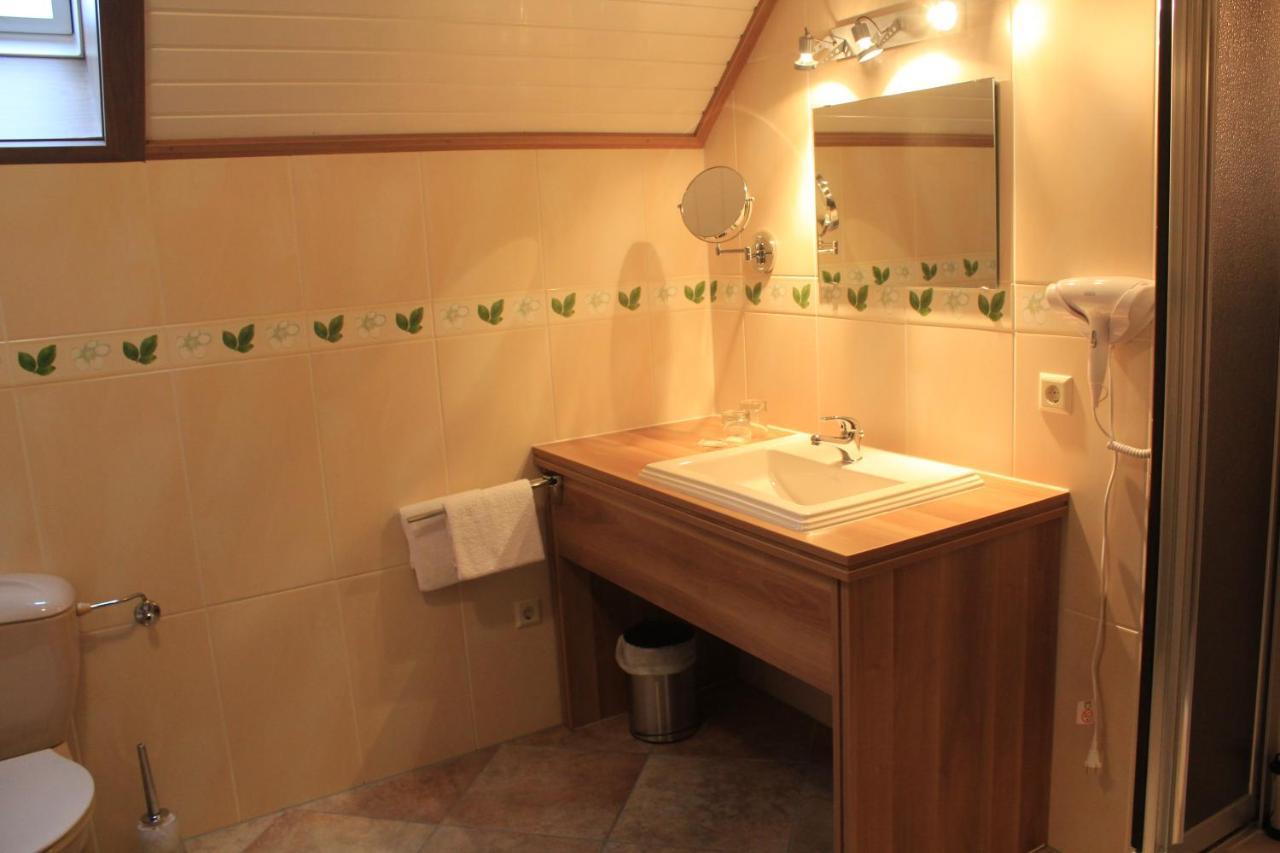 Haus Schieferstein Hotel Dahlem  ภายนอก รูปภาพ